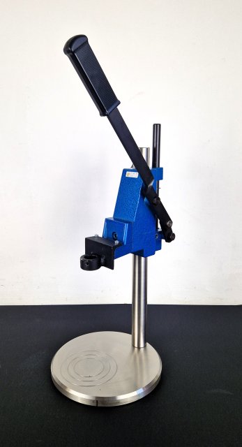 Manual penetrometer support