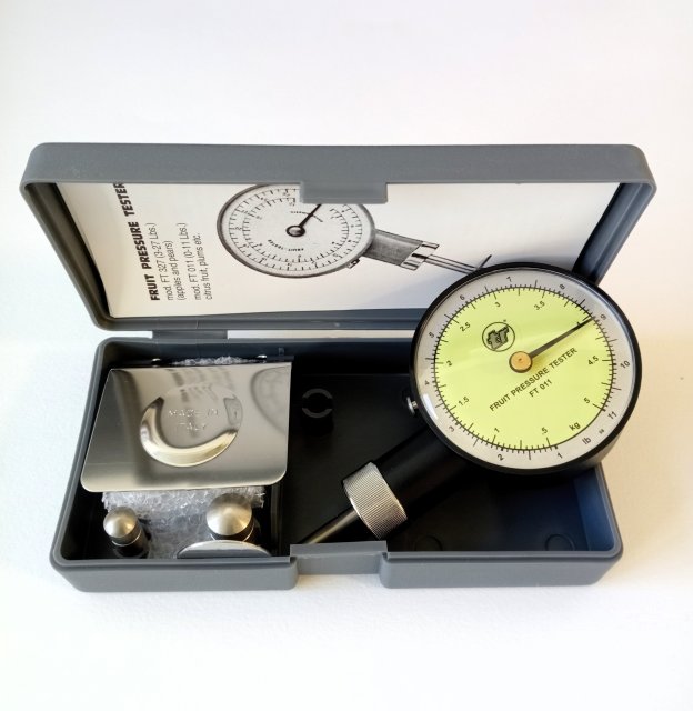 Penetrometer for soft fruits
